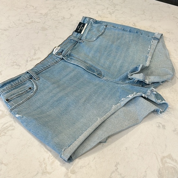 Abercrombie & Fitch NWT women's The 4" Mom Short Curve Love Size 36/22 High Rise - Picture 14 of 14